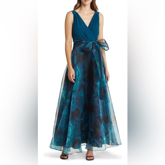 Eliza J, Mixed media sleeveless A line gown, size 14, like new - Picture 3 of 8